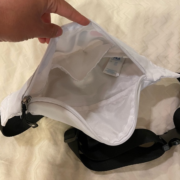 FILA FANNY PACK IN WHITE - Picture 2 of 7
